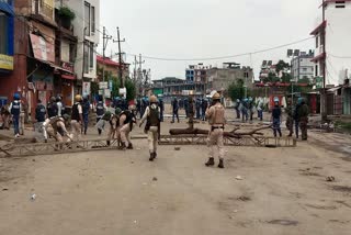 Army flag march  manipur violence  indian army at Imphal  security forces and mobs clash  ഇന്ത്യൻ സൈന്യം  ഫ്ലാഗ് മാർച്ച്  മണിപ്പൂർ  മണിപ്പൂരിൽ ഏറ്റുമുട്ടൽ