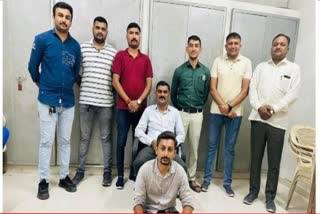 man-was-caught-with-fake-notes-in-jasdan-rajkot-30-notes-of-rs-500-were-found