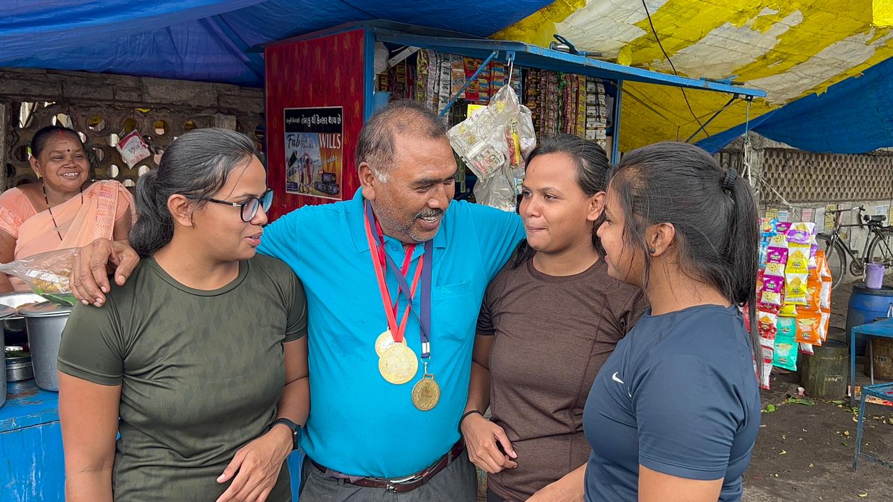 World Father's Day: A father who ran a tea-snack lorry on the footpath made his three daughters national players in wrestling