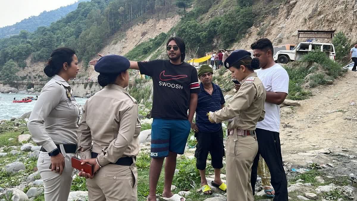 KULLU POLICE STRICT ON TOURISTS VISITING BEAS RIVER