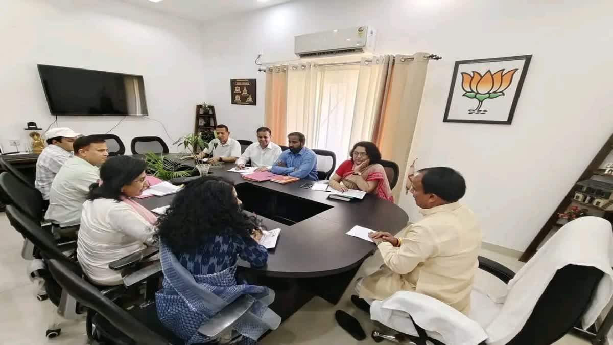 Minister Dhan Singh Review Meeting