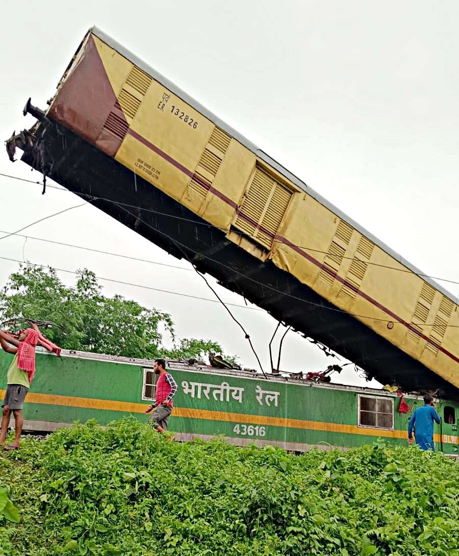 Kanchanjungha Express Accident pic
