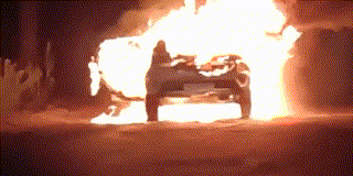 आग का गोला बनी कार