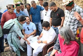 PWD Minister Vikramaditya Singh met House fire affected families in Shimla