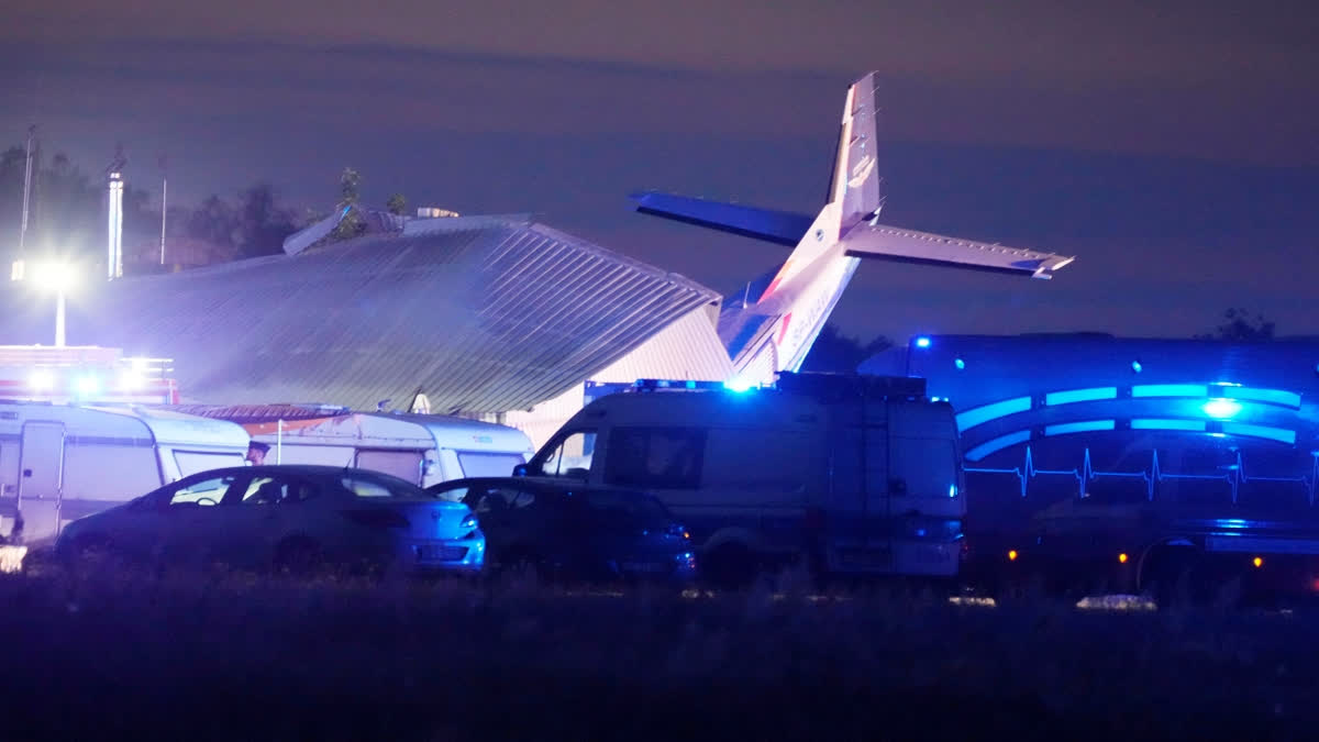 5 people killed and 8 injured in Poland when a small plane crashes into a hangar during bad weather