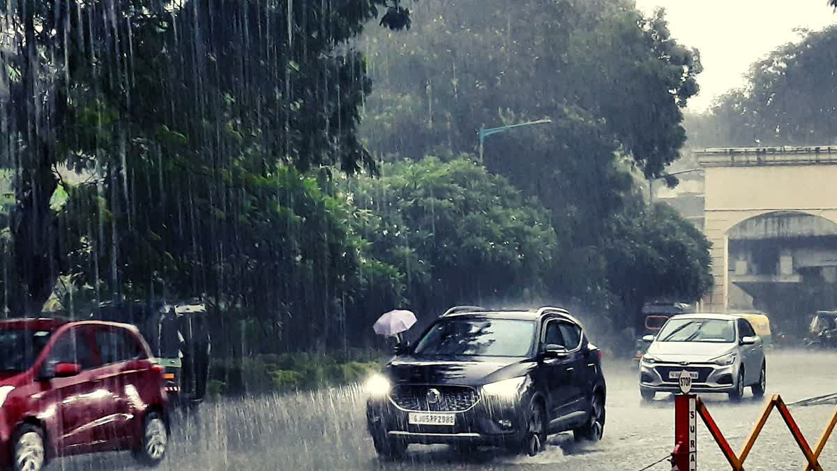 torrential-rains-started-in-surat-from-early-morning-low-lying-areas-were-flooded