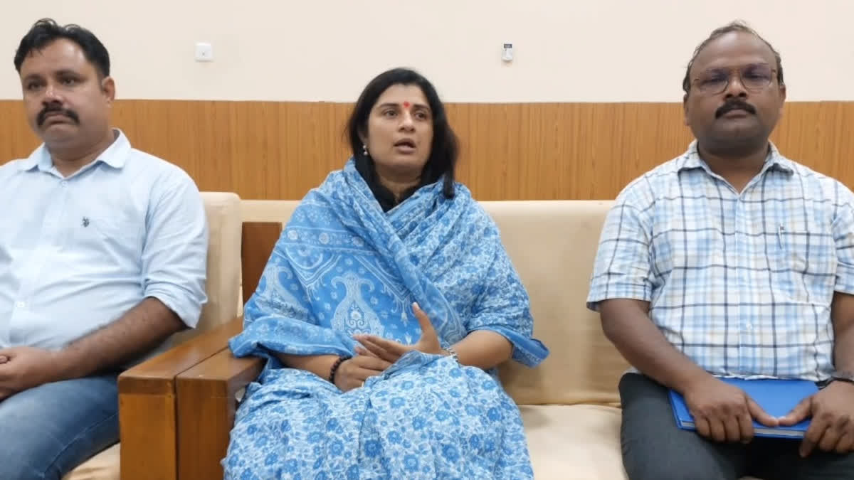 Sangeeta Beniwal met gangrape victim, family of girl did not come to child reform center