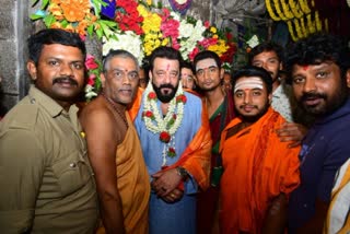 Sanjay Dutt visits Mysuru Chamundeshwari temple