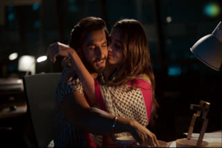 The dynamic duo of Bollywood, Ranveer Singh and Alia Bhatt, have once again ignited hearts with their enchanting chemistry in the song Ve Kamleya from the upcoming movie Rocky Aur Rani Kii Prem Kahaani. The song, voiced by the soulful duo Arijit Singh and Shreya Ghoshal, perfectly encapsulates the essence of love and rekindles passion.