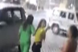 Drunken Girls Drama On Road