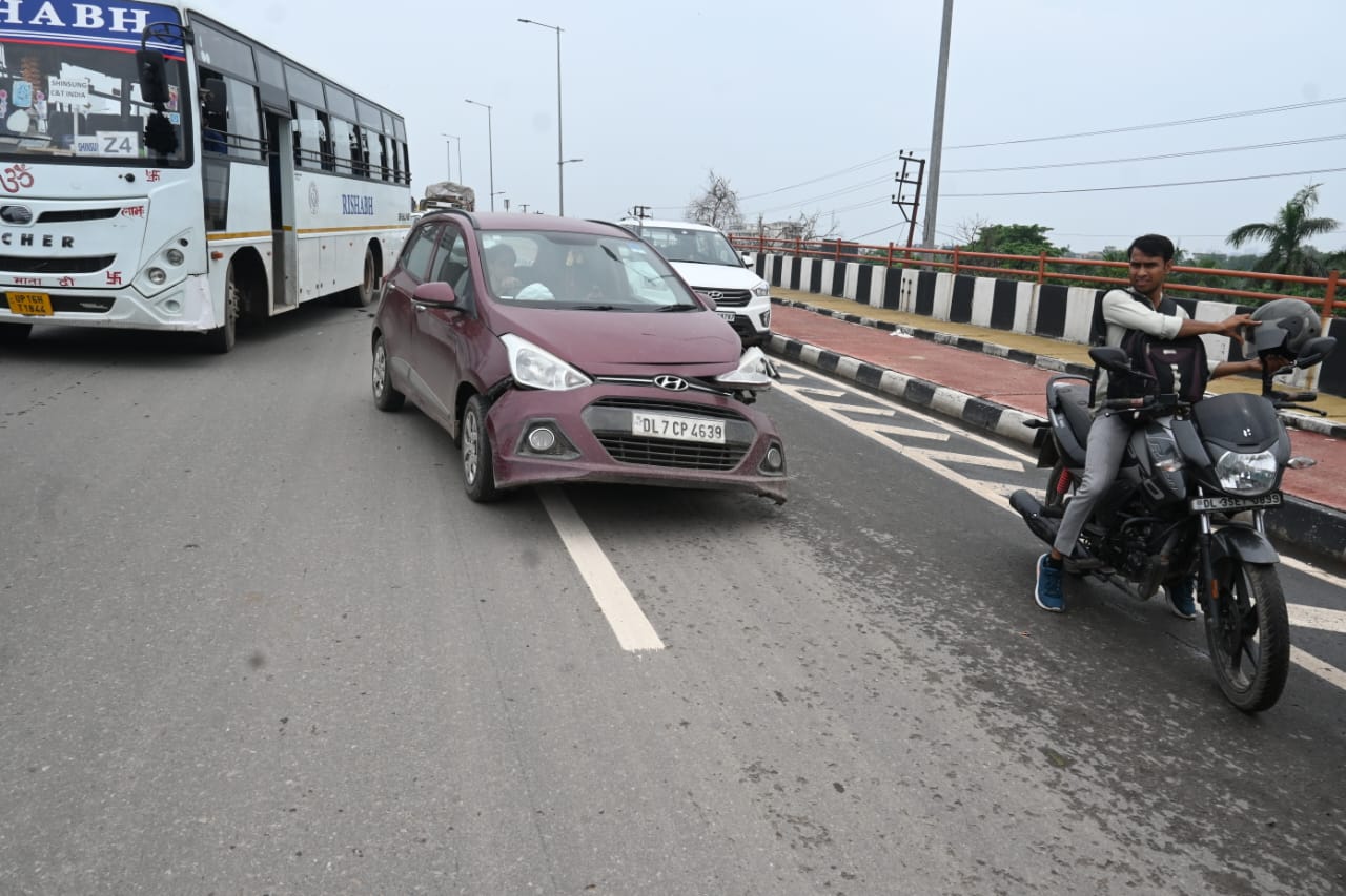 स्कूटी सवार पुलिसकर्मी को कार ने मारी टक्कर, मौत