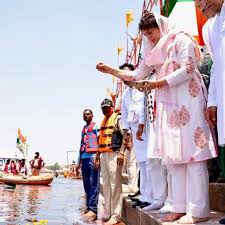 Priyanka Gandhi worshiping Narmada at Gauri Ghat