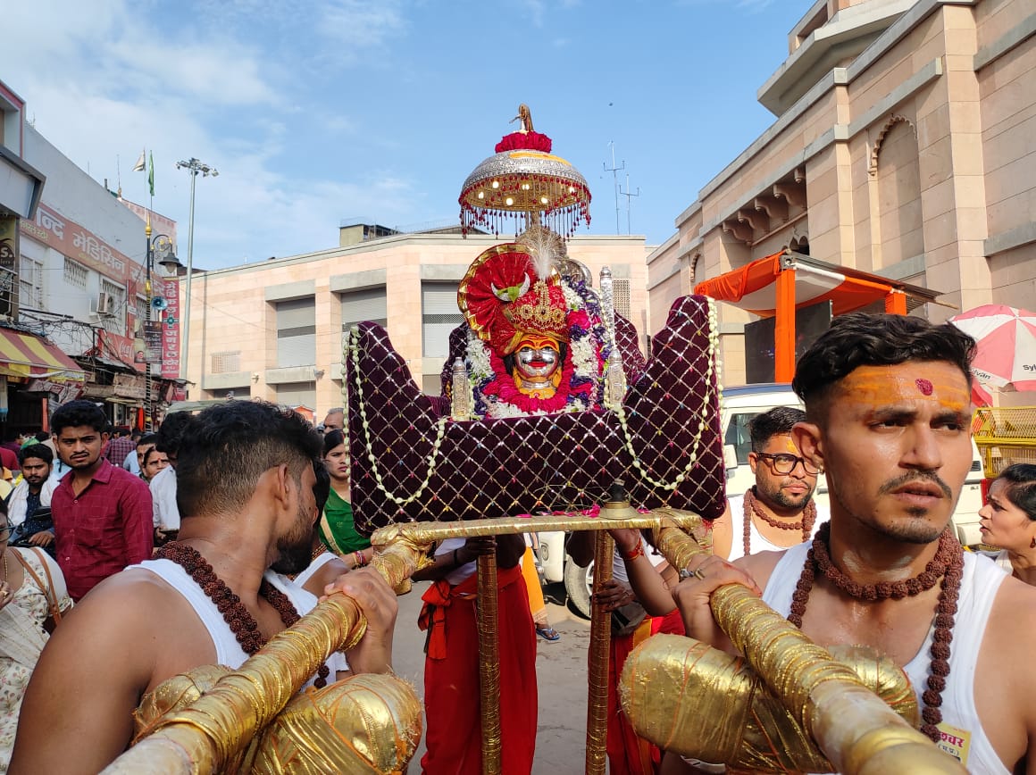 काशी विश्वनाथ धाम कॉरिडोर बनने के बाद भक्तों की संख्या में इजाफा