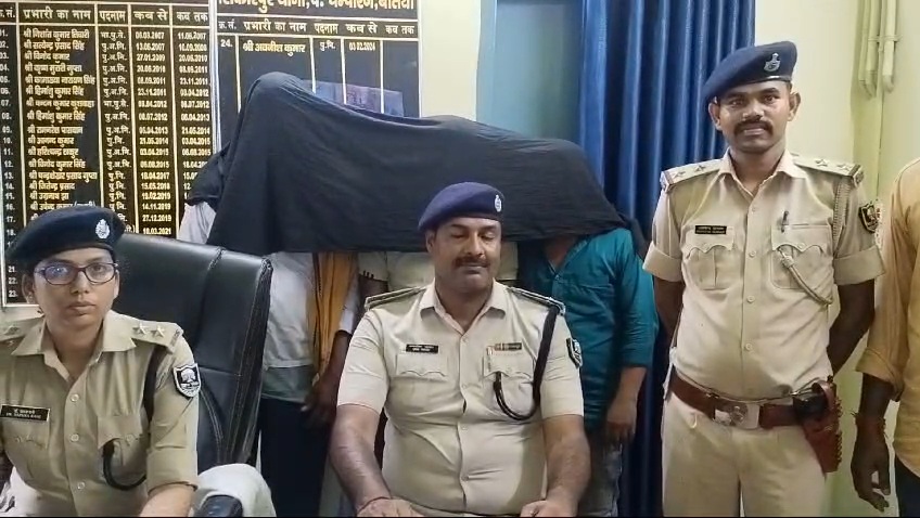 पुलिस गिरफ्त में आरोपी