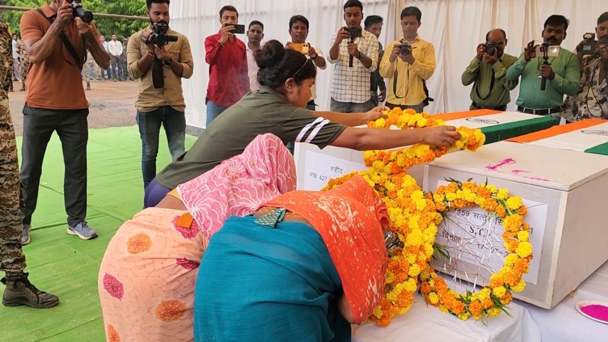 Tribute paid to martyrs in Jagdalpur