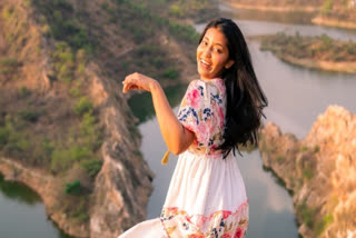 ANVI KAMDAR DIES  FALLING INTO WATERFALL  വ്ലോഗര്‍ക്ക് ദാരുണാന്ത്യം  ദി ഗ്ലോക്കല്‍ ജേണൽ