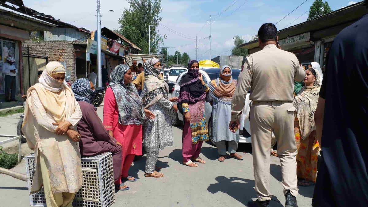 بارہمولہ میں پانی کی قلت کے خلاف مقامی باشندوں کا احتجاج