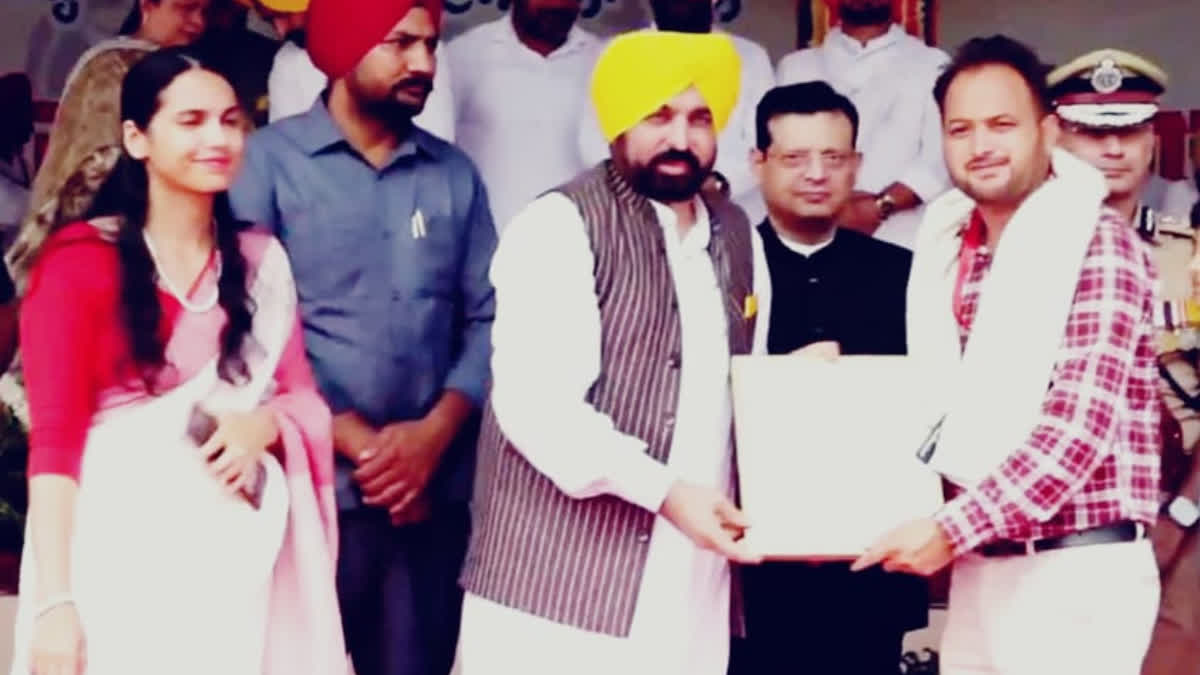 Science teacher Sukhpal Singh of Barnala received state award