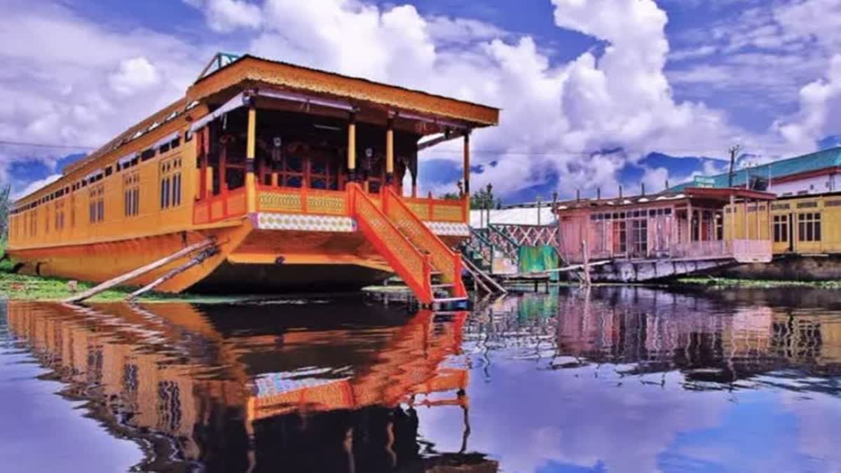 body-of-27-yr-old-youth-who-jumped-into-dal-lake-fished-out