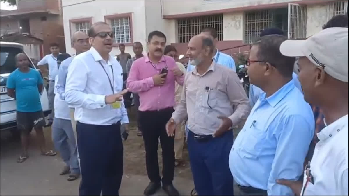 Additional Chief Secretary KK Pathak surprise inspection in Darbhanga schools