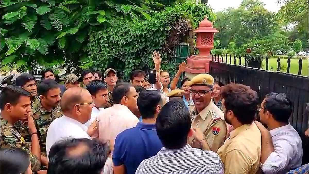 Rajasthan University teachers Protest