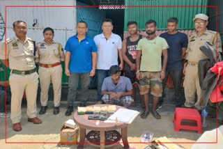 Two peddlers detained along with Heroin