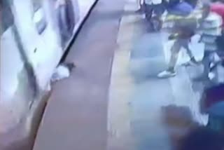 man who fell on the track was cut off by the train