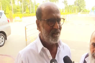 Basking in the success of his latest release Jailer, megastar Rajinikanth on Friday visited the holy Chhinnamasta Temple in Jharkhand. After offering prayers at the temple, the megastar was clicked at the Birsa Munda Airport.