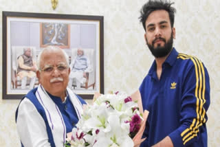 Bigg Boss OTT 2 winner Elvish Yadav met the Chief Minister of Haryana Manohar Lal Khattar at his residence on Friday after taking home the trophy. A photograph was shared by the CM on X, formerly called Twitter. He congratulated Elvish on his big win. In the image, Khattar is seen greeting Elvish with a bouquet of flowers. Elvish is seen dressed in an all-blue coloured sweatsuit.