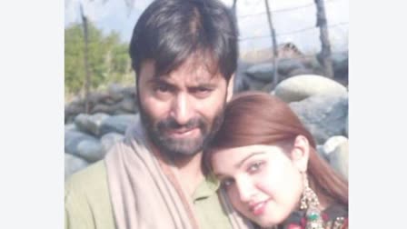 Yasin Malik  Yasin Malik wife  Yasin Malik wife to Pak caretaker PM Advisor  Pak caretaker PM  Kashmiri separatist leader  Mushaal Hussain Malik  Pakistan caretaker Prime Minister  caretaker Prime Minister  Prime Minister  വിഘടനവാദി നേതാവ്  യാസിന്‍ മാലിക്  യാസിന്‍ മാലികിന്‍റെ ഭാര്യ  മുഷാല്‍ മാലിക്  മുഷാല്‍  യാസിന്‍  കാവല്‍ പ്രധാനമന്ത്രി  പാകിസ്‌താന്‍ കാവല്‍ പ്രധാനമന്ത്രി  പാകിസ്‌താന്‍  ഉപദേശക നിര  കശ്‌മീരി വിഘടനവാദി നേതാവ്  അന്‍വാറുല്‍ ഹഖ് കാക്കര്‍  തെരഞ്ഞെടുപ്പ്