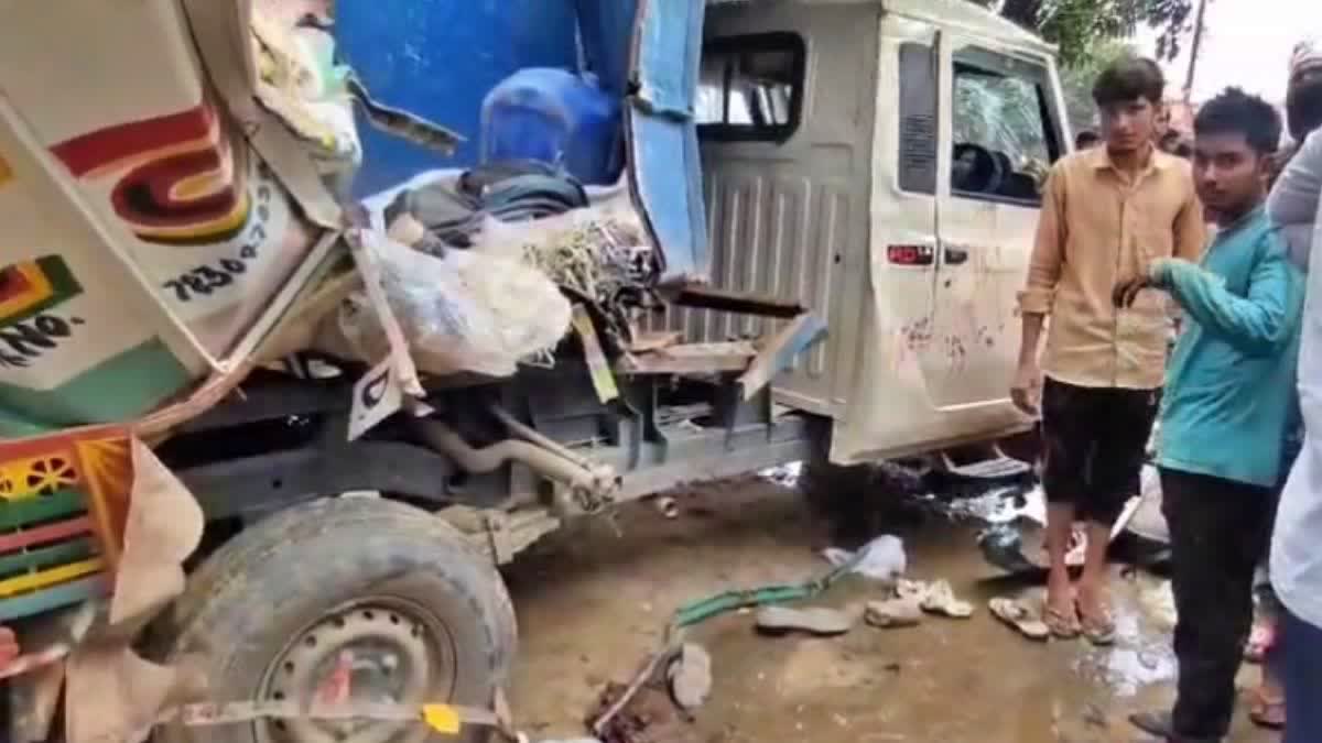 ഉത്തർപ്രദേശ് ബസ് അപകടം  അപകടം  PICKUP VAN COLLIDES WITH BUS IN UP  PICKUP VAN BUS ACCIDENT BULANDSHAHR