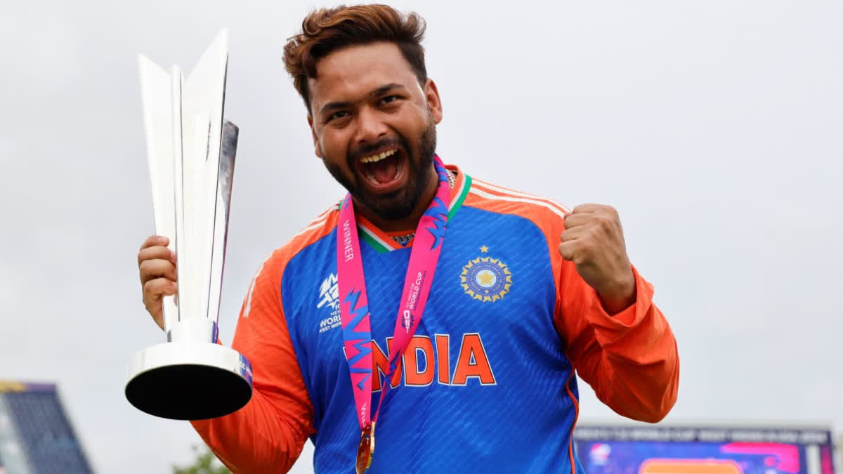 Rishabh Pant Bowls in DPL T20