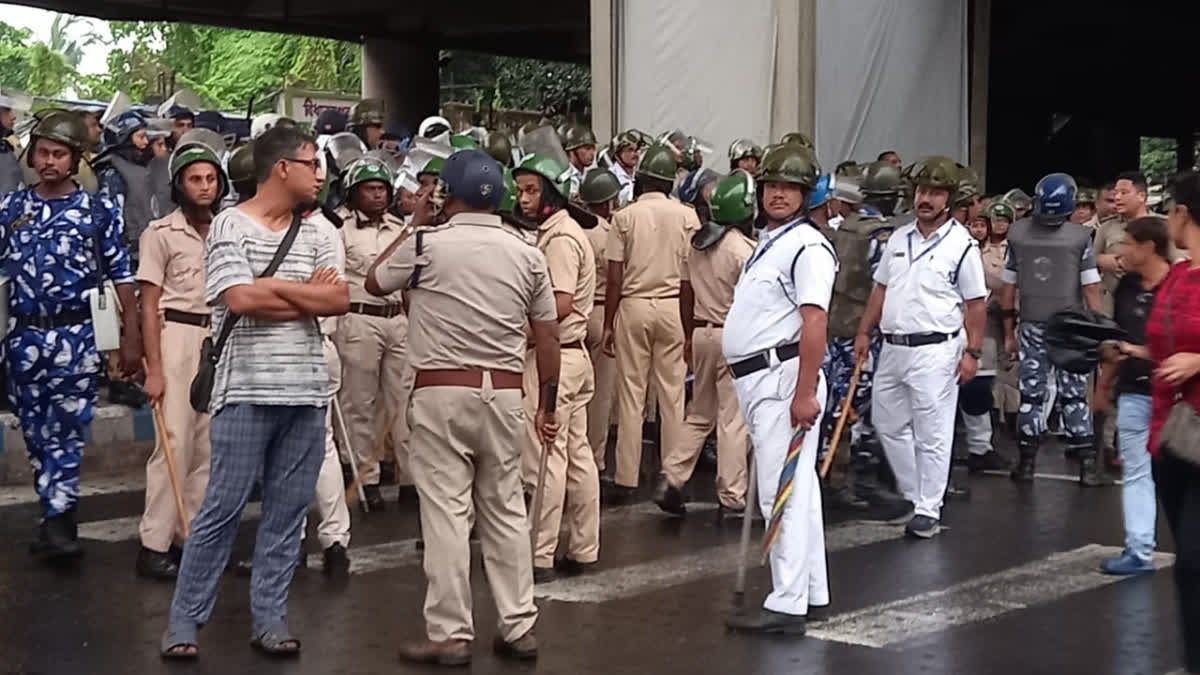 Supporters of two football clubs - East Bengal and Mohun Bagan Super Giant FC opposed the decision to cancel the derby clash in the Durand Cup 2024 on Sunday as they gather in large numbers in front of Yuva Bharati on Sunday. The Bidhannagar Commissionerate police stopped people from assembling there, but the fans attempted to breach the barricade and moved forward, prompting the police to do lathicharge.