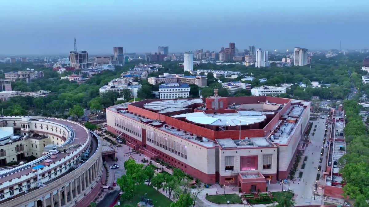 Parliament session set to begin Monday  proceedings to move to new building Tuesday  Parliament session set to begin today  ನೂತನ ಸಂಸತ್ತಿನಲ್ಲಿ ಕಲಾಪಗಳು ಆರಂಭ  ಇಂದಿನಿಂದ ಐದು ದಿನಗಳ ಸಂಸತ್ ಅಧಿವೇಶನ ಆರಂಭ  ರಾಜಕೀಯ ವಲಯದಲ್ಲಿ ಹಲವು ಊಹಾಪೋಹಗಳು  ಇಂದು ತೆರೆ ಬೀಳುವ ನಿರೀಕ್ಷೆ  ಮಹಿಳಾ ಮೀಸಲಾತಿ ಮಸೂದೆ ಅಂಗೀಕಾರ  ಇಂದಿನಿಂದ ವಿಶೇಷ ಅಧಿವೇಶನ ಆರಂಭ  ಐದು ದಿನಗಳ ಅಧಿವೇಶನ  ಚುನಾವಣಾ ಆಯುಕ್ತರ ನೇಮಕ  ಮಂಗಳವಾರ ಗ್ರೂಪ್ ಫೋಟೋ  ಸಚಿವರಿಗೆ ಸರಕಾರದ ಆದೇಶ  ಸರ್ವಪಕ್ಷ ಸಭೆ  ಹೊಸ ಸಂಸತ್ ಕಟ್ಟಡ