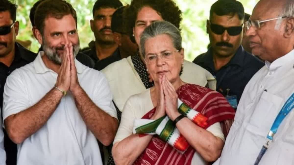 Sonia and Rahul in Delhi  Telangana assembly polls  Sonia Gandhi and Rahul Gandhi Delhi  Sonia Gandhi Rahul Gandhi  Sonia and Rahul Telangana  സോണിയ ഗാന്ധി രാഹുൽ ഗാന്ധി  തെലങ്കാന തെരഞ്ഞെടുപ്പ് കോൺഗ്രസ്  നിയമസഭ തെരഞ്ഞെടുപ്പ് തെലങ്കാന  സോണിയ ഗാന്ധി രാഹുൽ ഗാന്ധി ഡൽഹി  കോൺഗ്രസ് പ്രവർത്തക സമിതി യോഗം