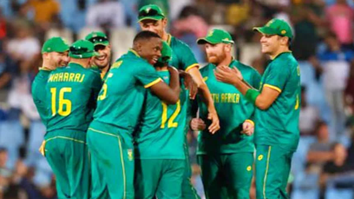 South Africa vs Australia 5th ODI  South Africa won by 122 runs  South Africa won by 122 runs with series  South Africa won series against Australia  ವಿಶ್ವಕಪ್​ಗೂ ಮುನ್ನಾ ಕಾಂಗೂರುಗಳಿಗೆ ಮುಖಭಂಗ  ಆಸೀಸ್​ ವಿರುದ್ಧ ಭರ್ಜರಿ ಗೆಲುವು  ಆಸೀಸ್​ ವಿರುದ್ಧ ಭರ್ಜರಿ ಗೆಲುವು ದಾಖಲಿಸಿ ಸರಣಿ ವಶ  ಸರಣಿ ವಶಪಡಿಸಿಕೊಂಡ ಹರಿಣಗಳು  ಆಸ್ಟ್ರೇಲಿಯಾ ವಿರುದ್ಧದ ಏಕದಿನ ಸರಣಿ  ದಕ್ಷಿಣ ಆಫ್ರಿಕಾ ಹೀನಾಯವಾಗಿ ಸೋಲಿಸಿ ಇತಿಹಾಸ  2023ರ ODI ವಿಶ್ವಕಪ್‌  ಆಸ್ಟ್ರೇಲಿಯಾಗೆ ಮುಖಭಂಗ  ದಕ್ಷಿಣ ಆಫ್ರಿಕಾ ವಿರುದ್ಧದ ಐದು ಪಂದ್ಯಗಳ ಏಕದಿನ ಸರಣಿ