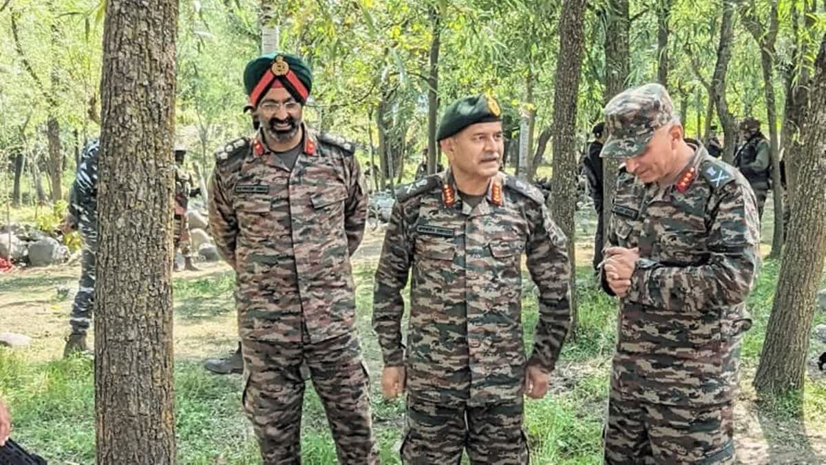 Northern Army commander Upendra Dwivedi during Kokernag encounter