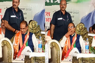 Shivraj Singh Chauhan eating food on stage