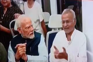 Man discusses AIIMS Darbhanga issue with PM Modi during his metro ride