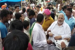 Vegetable sellers staged a dharna against the municipal corporation In Kapurthala market