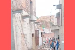 Balcony of under construction house collapses