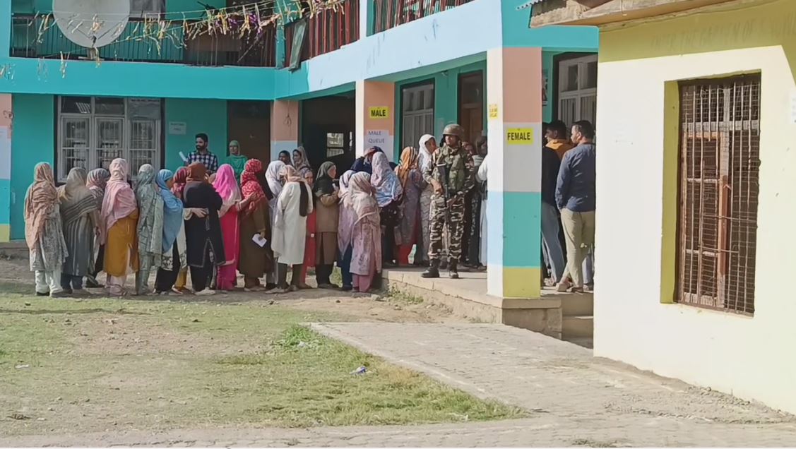 clash at the polling station at bellow pulwama