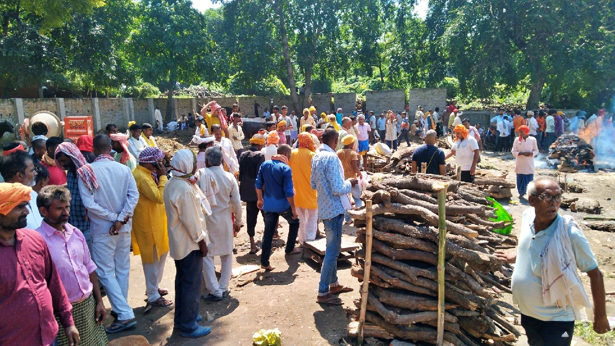 बक्सर श्मशान घाट पानी में डूबने से परेशानी