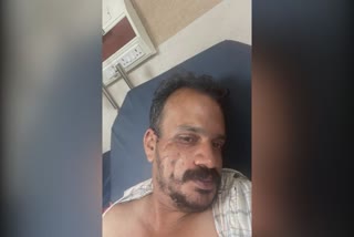 കോഴിക്കോട് ഗുണ്ടാ ആക്രമണം  GOONS ATTACK IN KOZHIKODE  കോഴിക്കോട് യുവാവിനെ മർദിച്ചു  KOZHIKODE PERUMANNA