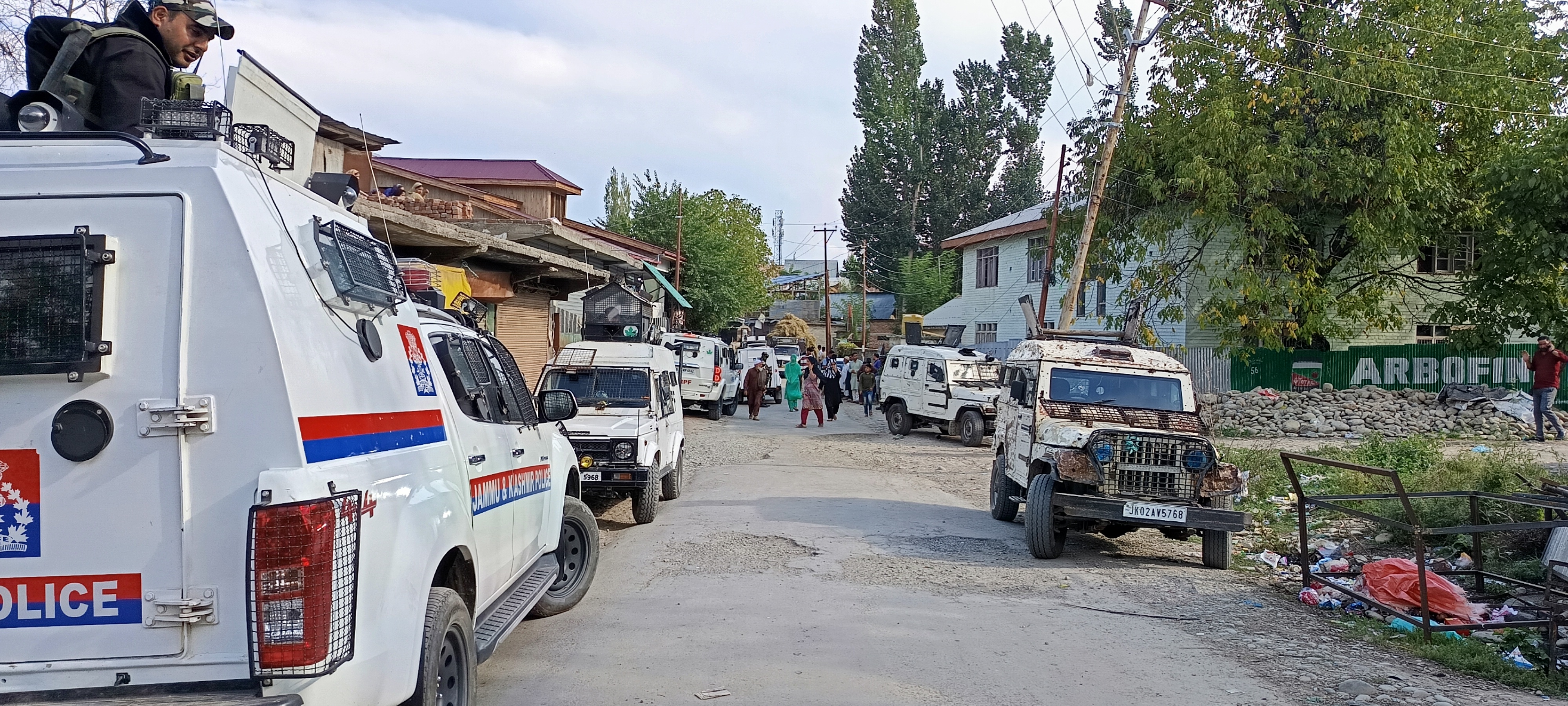 clash at the polling station at bellow pulwama