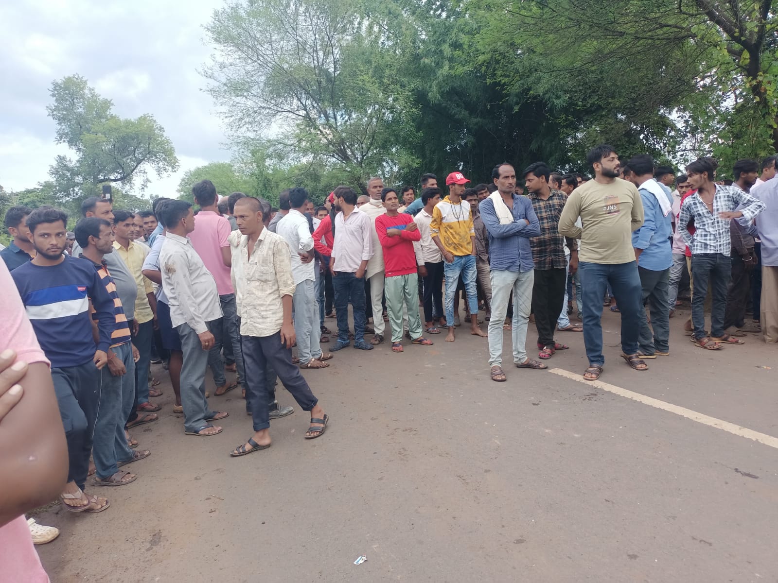 Jabalpur People Blocked Road