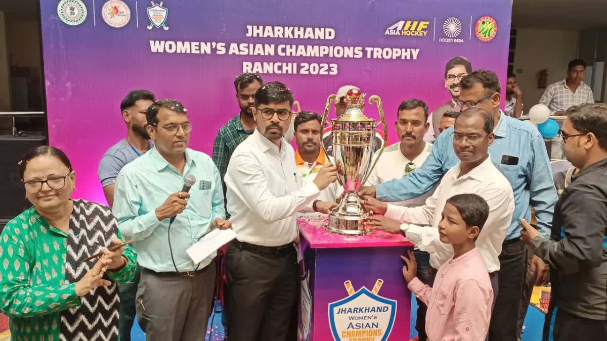 http://10.10.50.75//jharkhand/18-October-2023/jhgir03trophypkgjh10006_18102023134201_1810f_1697616721_1012.jpg