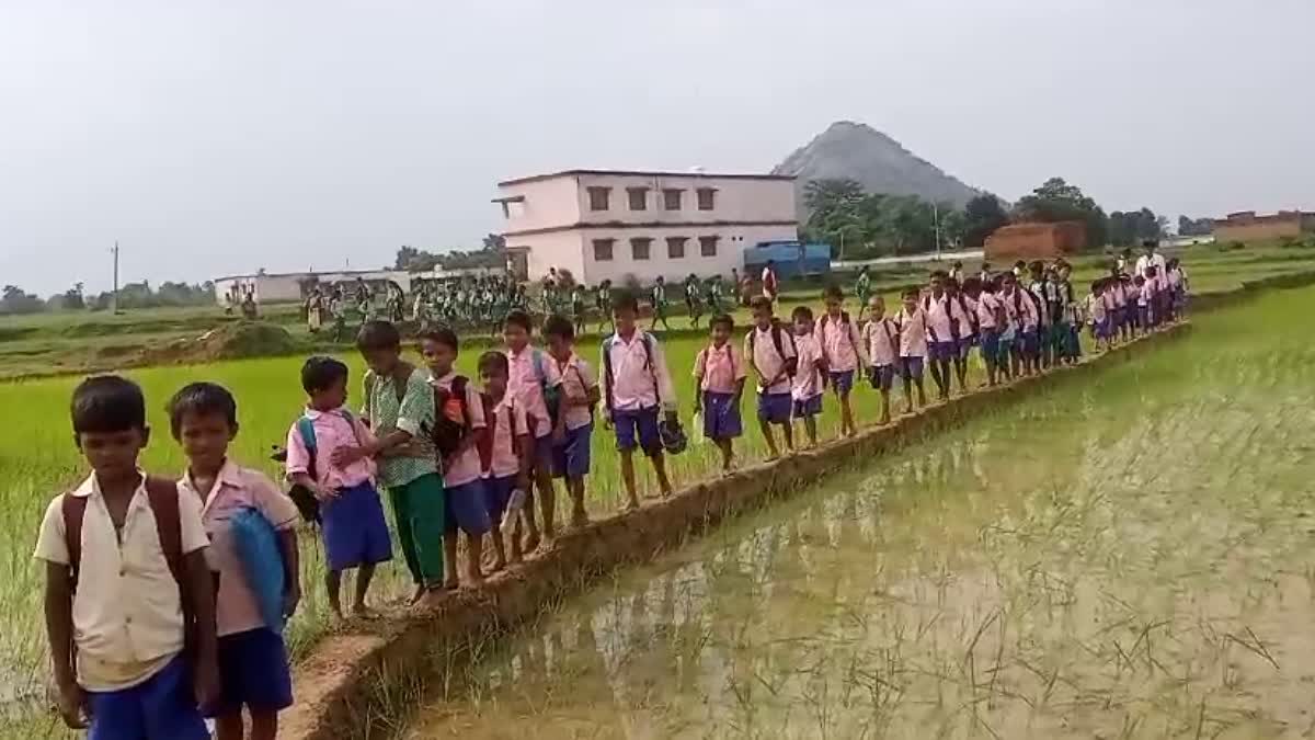 Students did Jal satyagraha for school