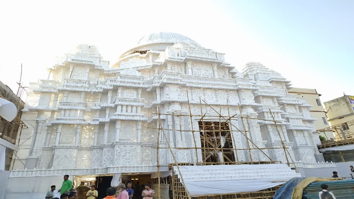 गुजरात के श्रुति मंदिर की तर्ज पर बना पंडाल