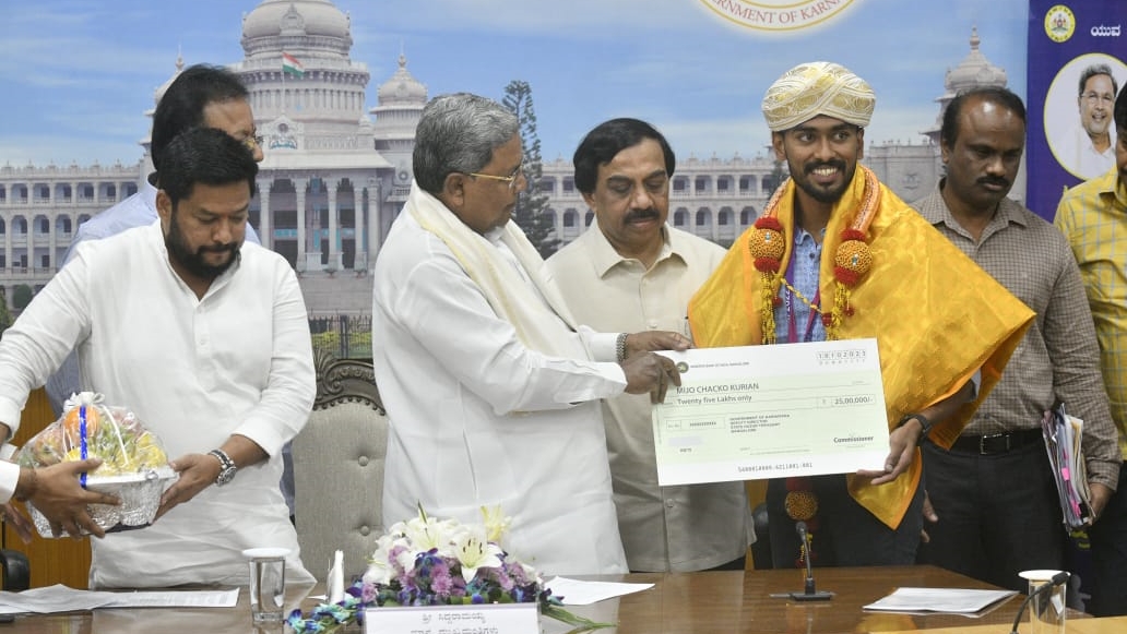 CM Siddaramaiah felicitated Asian Games medal winners